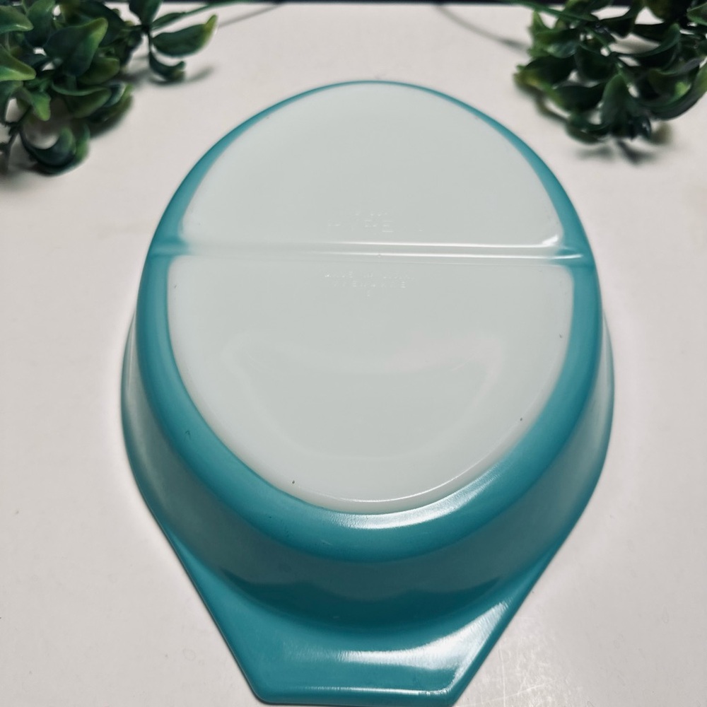 Vintage Pyrex Turquoise Oval Divided Casserole Dish 1.5 Qt Ovenware 1960’s - Picture 4 of 8